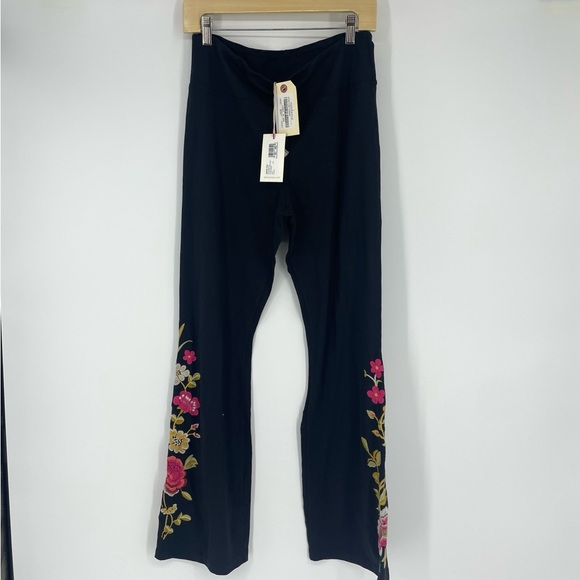 Johnny Was Pants - JOHNNY WAS
Celina Flare Leggings Black Embroidered